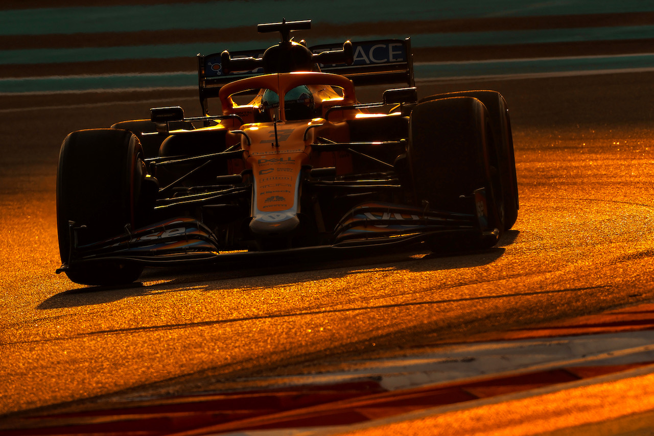 TEST ABU DHABI, Daniel Ricciardo (AUS), McLaren F1 Team 
14.12.2021. Formula 1 Testing, Yas Marina Circuit, Abu Dhabi, Tuesday.
- www.xpbimages.com, EMail: requests@xpbimages.com ¬© Copyright: Charniaux / XPB Images