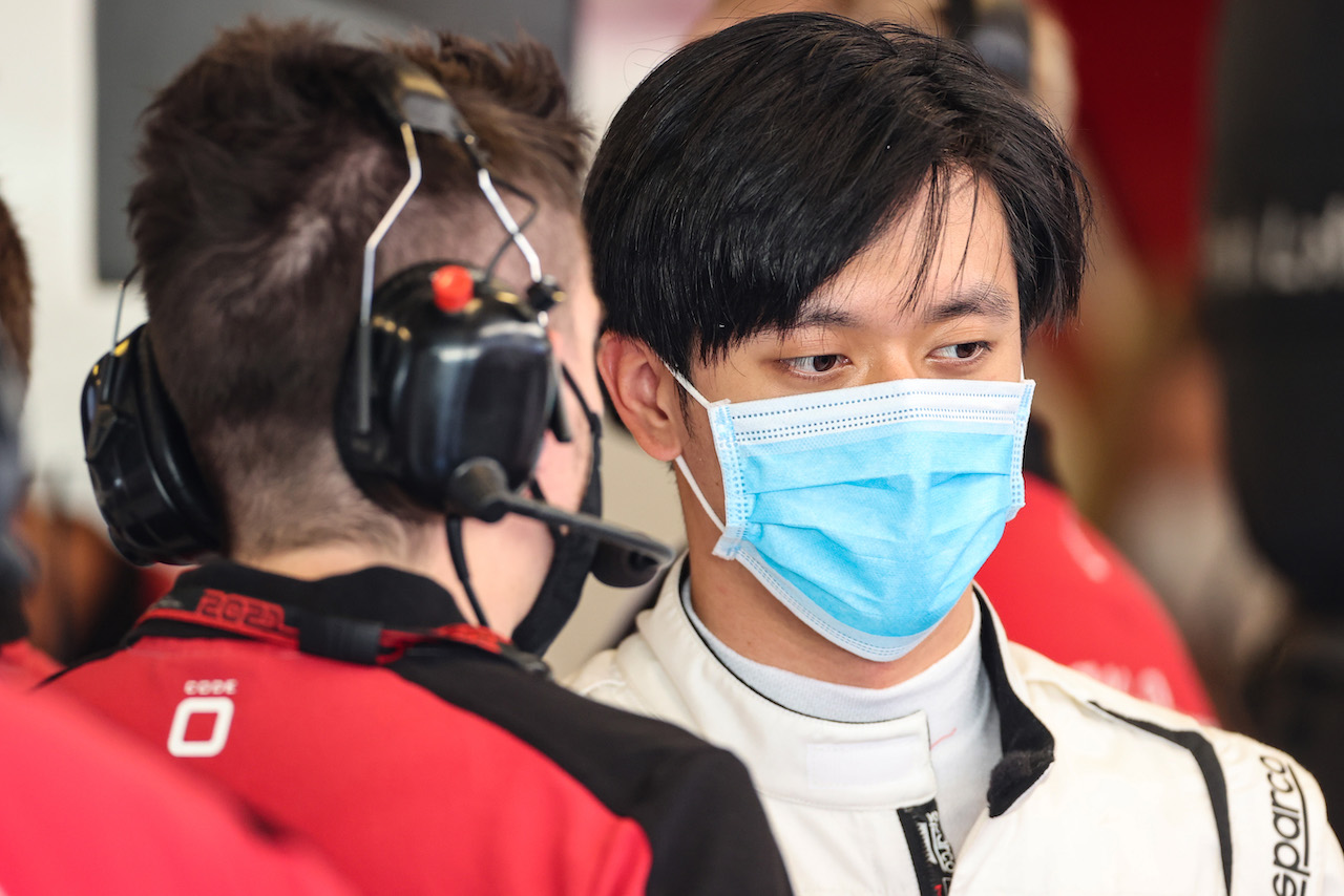 TEST ABU DHABI, Guanyu Zhou (CHI), Alfa Romeo Racing 
14.12.2021. Formula 1 Testing, Yas Marina Circuit, Abu Dhabi, Tuesday.
- www.xpbimages.com, EMail: requests@xpbimages.com ¬© Copyright: Charniaux / XPB Images