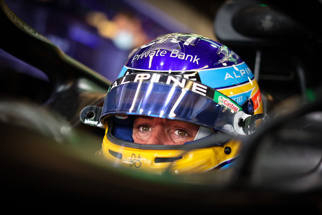TEST ABU DHABI, Fernando Alonso (ESP), Alpine F1 Team 
15.12.2021. Formula 1 Testing, Yas Marina Circuit, Abu Dhabi, Wednesday.
- www.xpbimages.com, EMail: requests@xpbimages.com ¬© Copyright: Charniaux / XPB Images
