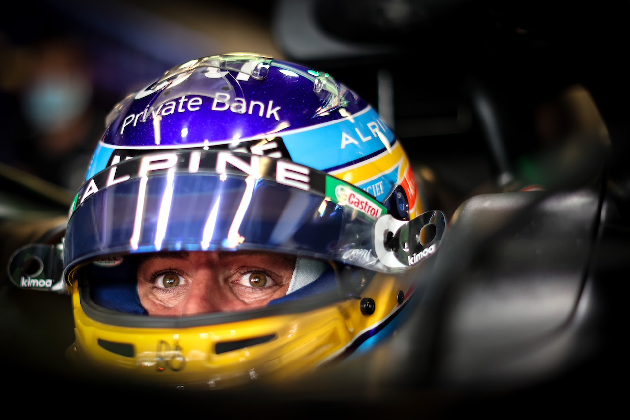 TEST ABU DHABI, Fernando Alonso (ESP), Alpine F1 Team 
15.12.2021. Formula 1 Testing, Yas Marina Circuit, Abu Dhabi, Wednesday.
- www.xpbimages.com, EMail: requests@xpbimages.com © Copyright: Charniaux / XPB Images