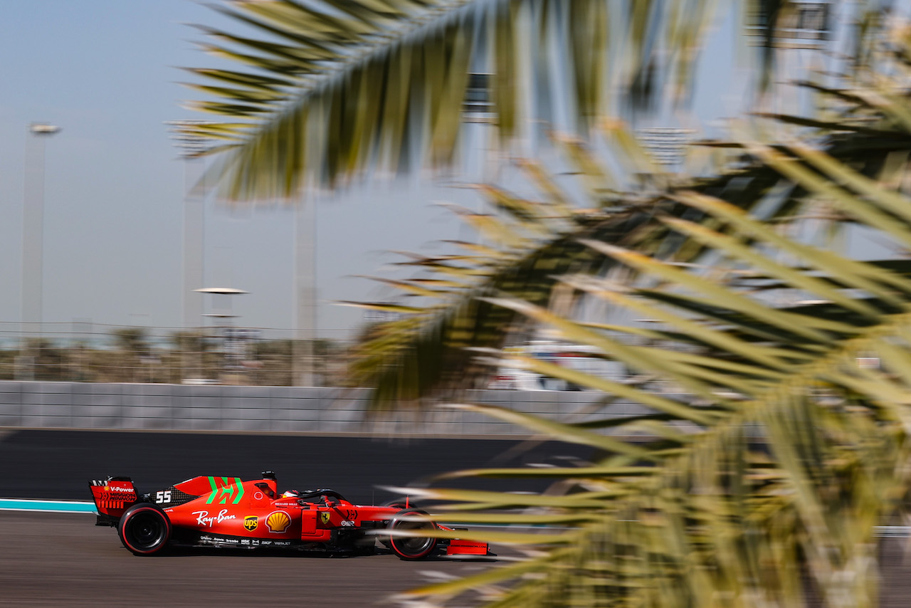 TEST ABU DHABI, Carlos Sainz Jr (ESP), Ferrari 
15.12.2021. Formula 1 Testing, Yas Marina Circuit, Abu Dhabi, Wednesday.
- www.xpbimages.com, EMail: requests@xpbimages.com © Copyright: Charniaux / XPB Images