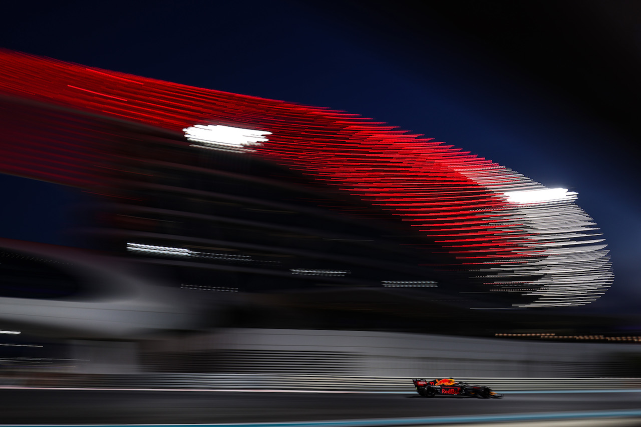 TEST ABU DHABI, Sergio Perez (MEX), Red Bull Racing 
15.12.2021. Formula 1 Testing, Yas Marina Circuit, Abu Dhabi, Wednesday.
- www.xpbimages.com, EMail: requests@xpbimages.com © Copyright: Charniaux / XPB Images