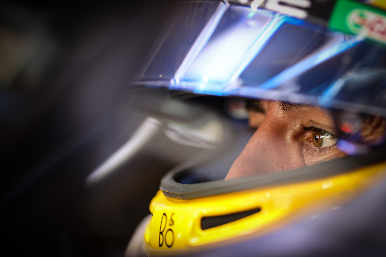 TEST ABU DHABI, Fernando Alonso (ESP), Alpine F1 Team 
15.12.2021. Formula 1 Testing, Yas Marina Circuit, Abu Dhabi, Wednesday.
- www.xpbimages.com, EMail: requests@xpbimages.com ¬© Copyright: Charniaux / XPB Images