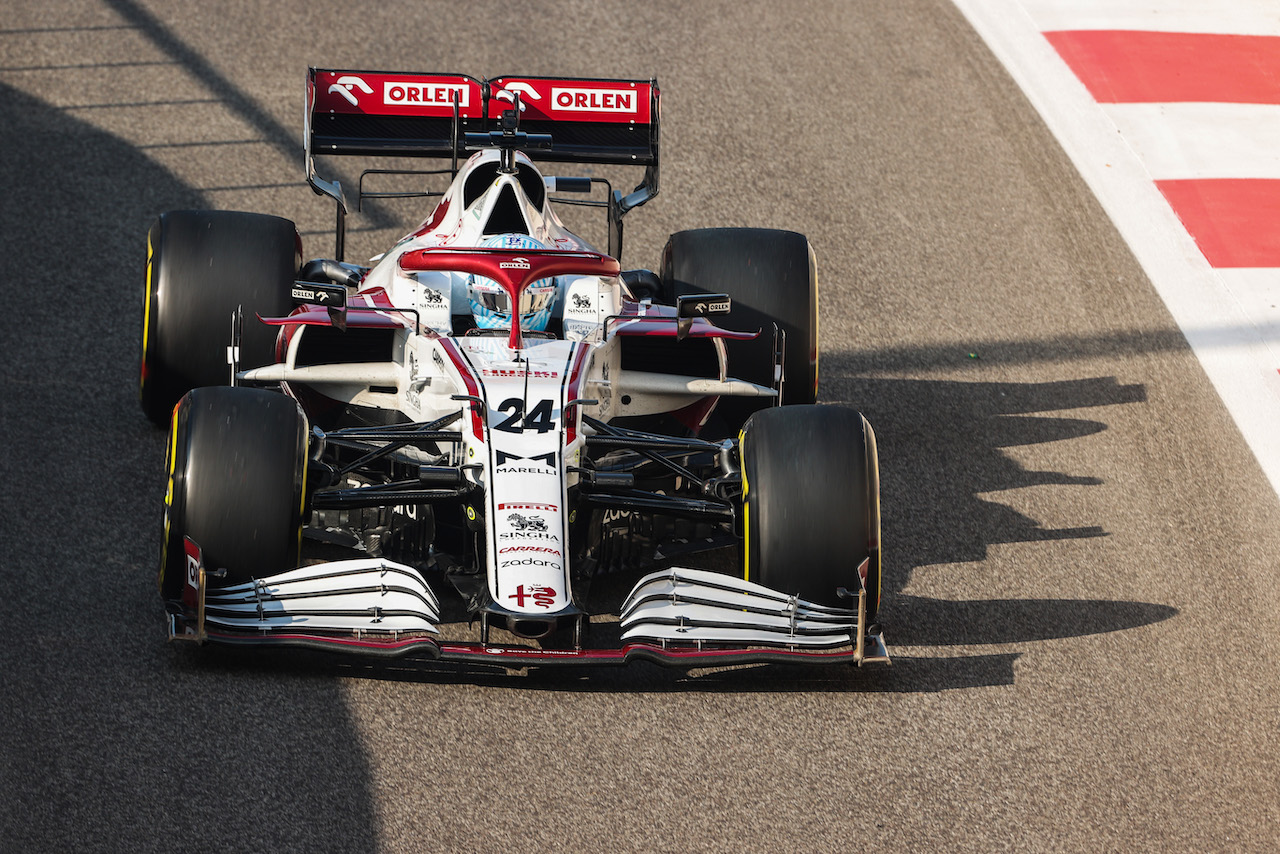 TEST ABU DHABI, Guanyu Zhou (CHI), Alfa Romeo Racing 
14.12.2021. Formula 1 Testing, Yas Marina Circuit, Abu Dhabi, Tuesday.
- www.xpbimages.com, EMail: requests@xpbimages.com ¬© Copyright: Charniaux / XPB Images