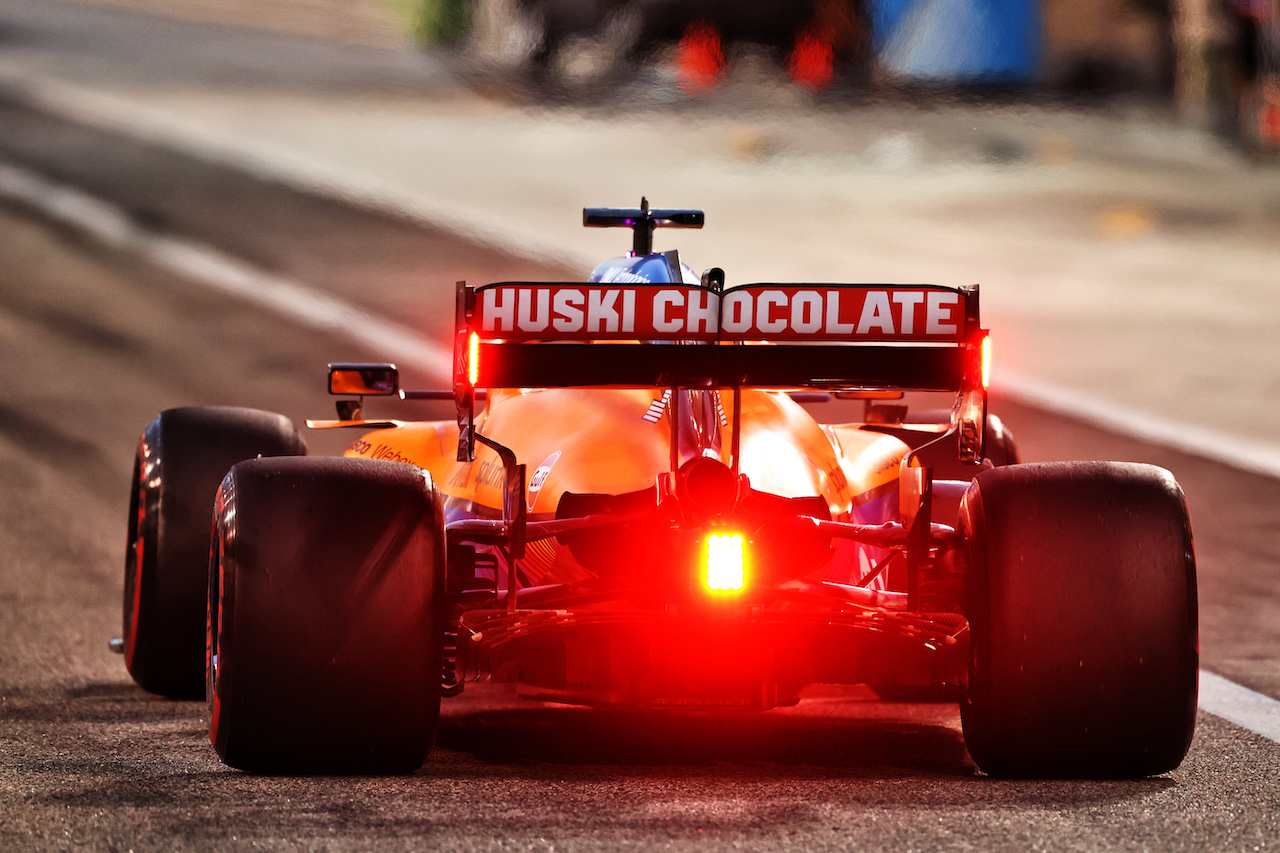 TEST BAHRAIN, Daniel Ricciardo (AUS) McLaren MCL35M.
14.03.2021. Formula 1 Testing, Sakhir, Bahrain, Day Three.
- www.xpbimages.com, EMail: requests@xpbimages.com © Copyright: Moy / XPB Images