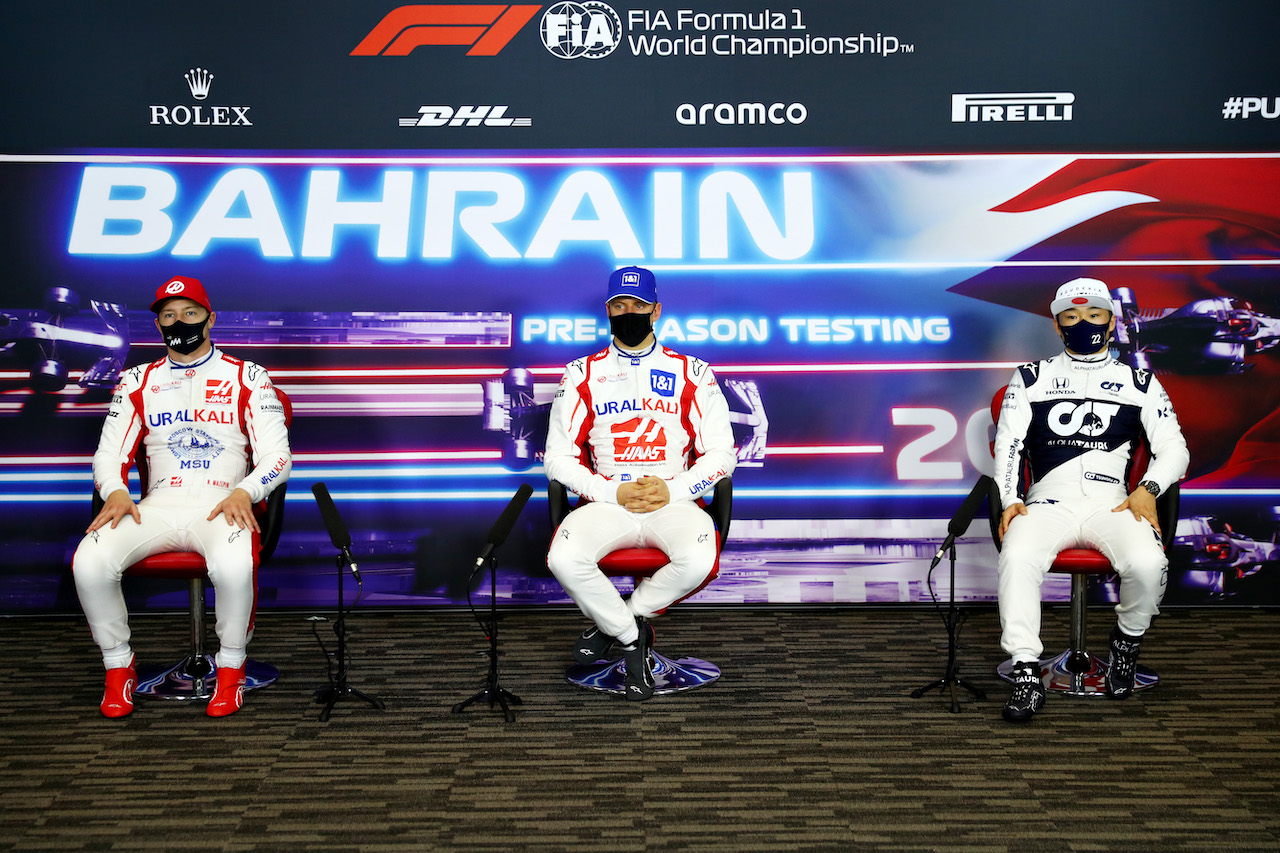 TEST BAHRAIN, (L to R): Nikita Mazepin (RUS) Haas F1 Team; Mick Schumacher (GER) Haas F1 Team; e Yuki Tsunoda (JPN) AlphaTauri, in the FIA Press Conference.
14.03.2021. Formula 1 Testing, Sakhir, Bahrain, Day Three.
- www.xpbimages.com, EMail: requests@xpbimages.com © Copyright: FIA Pool Image for Editorial Use Only