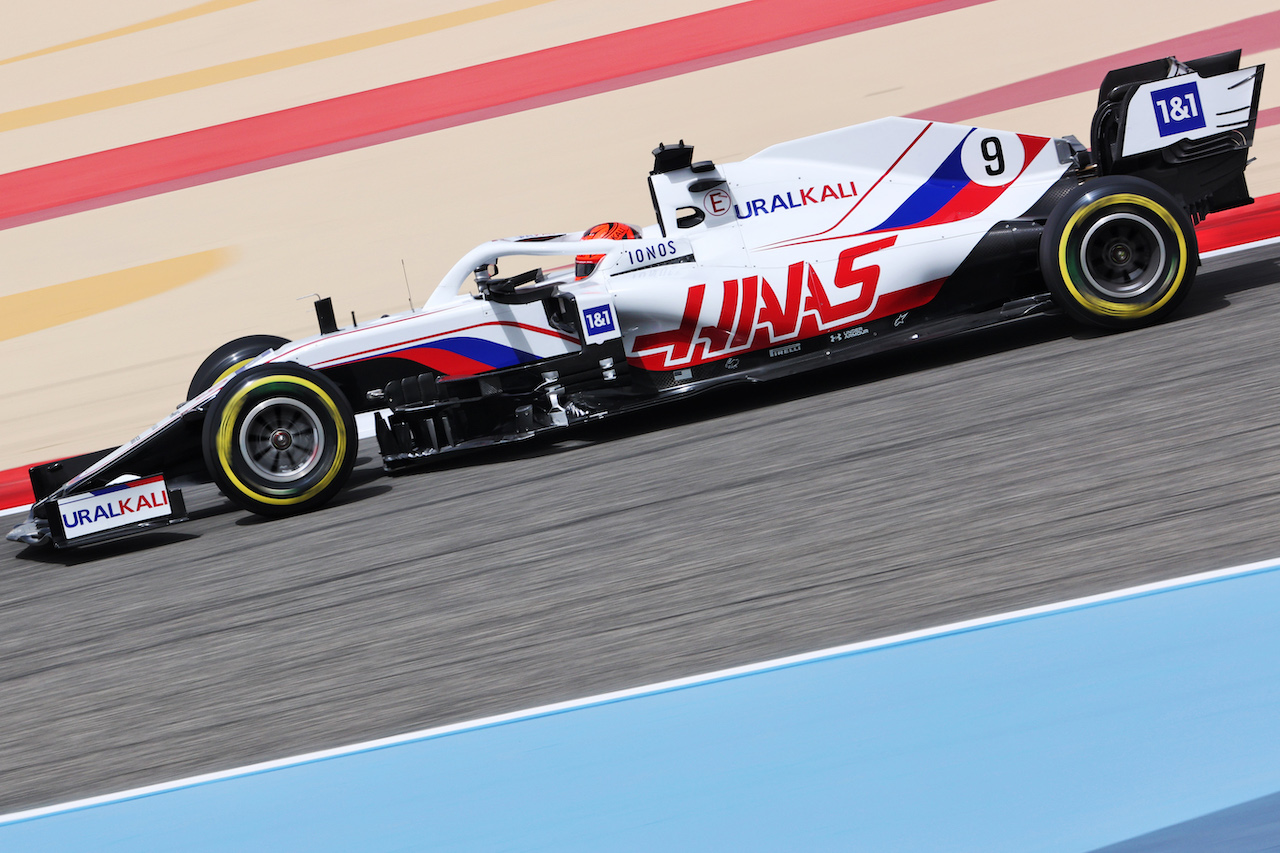 TEST BAHRAIN, Nikita Mazepin (RUS) Haas F1 Team VF-21.
13.03.2021. Formula 1 Testing, Sakhir, Bahrain, Day Two.
- www.xpbimages.com, EMail: requests@xpbimages.com © Copyright: Charniaux / XPB Images