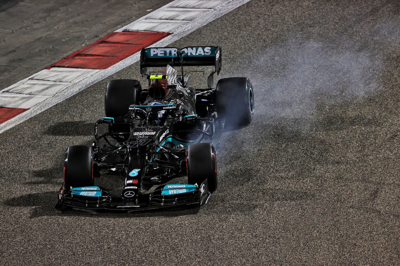 TEST BAHRAIN, Valtteri Bottas (FIN) Mercedes AMG F1 W12 locks up under braking.
13.03.2021. Formula 1 Testing, Sakhir, Bahrain, Day Two.
- www.xpbimages.com, EMail: requests@xpbimages.com © Copyright: Batchelor / XPB Images