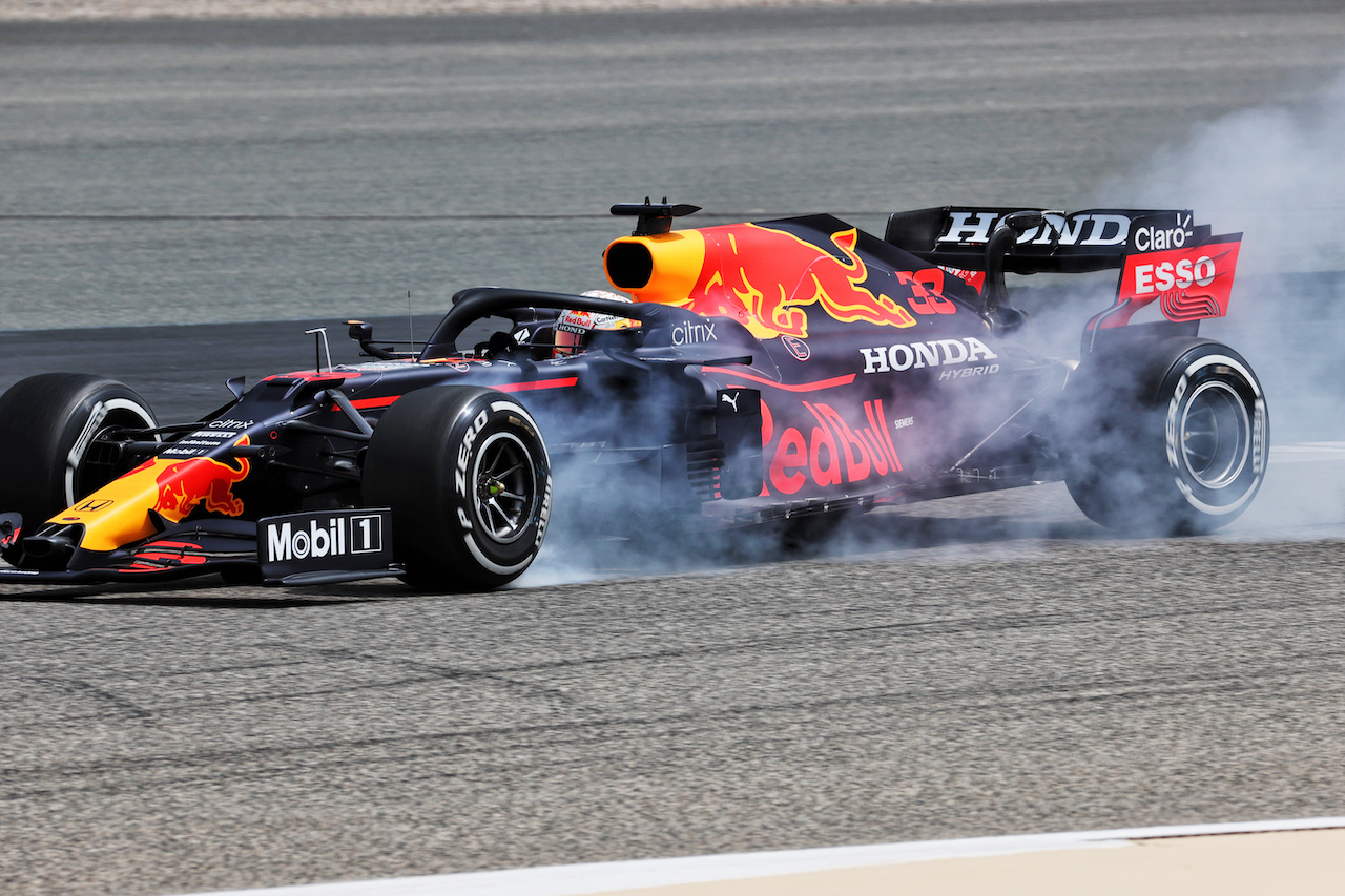 TEST BAHRAIN, Max Verstappen (NLD) Red Bull Racing RB16B locks up under braking.
12.03.2021. Formula 1 Testing, Sakhir, Bahrain, Day One.
- www.xpbimages.com, EMail: requests@xpbimages.com © Copyright: Batchelor / XPB Images