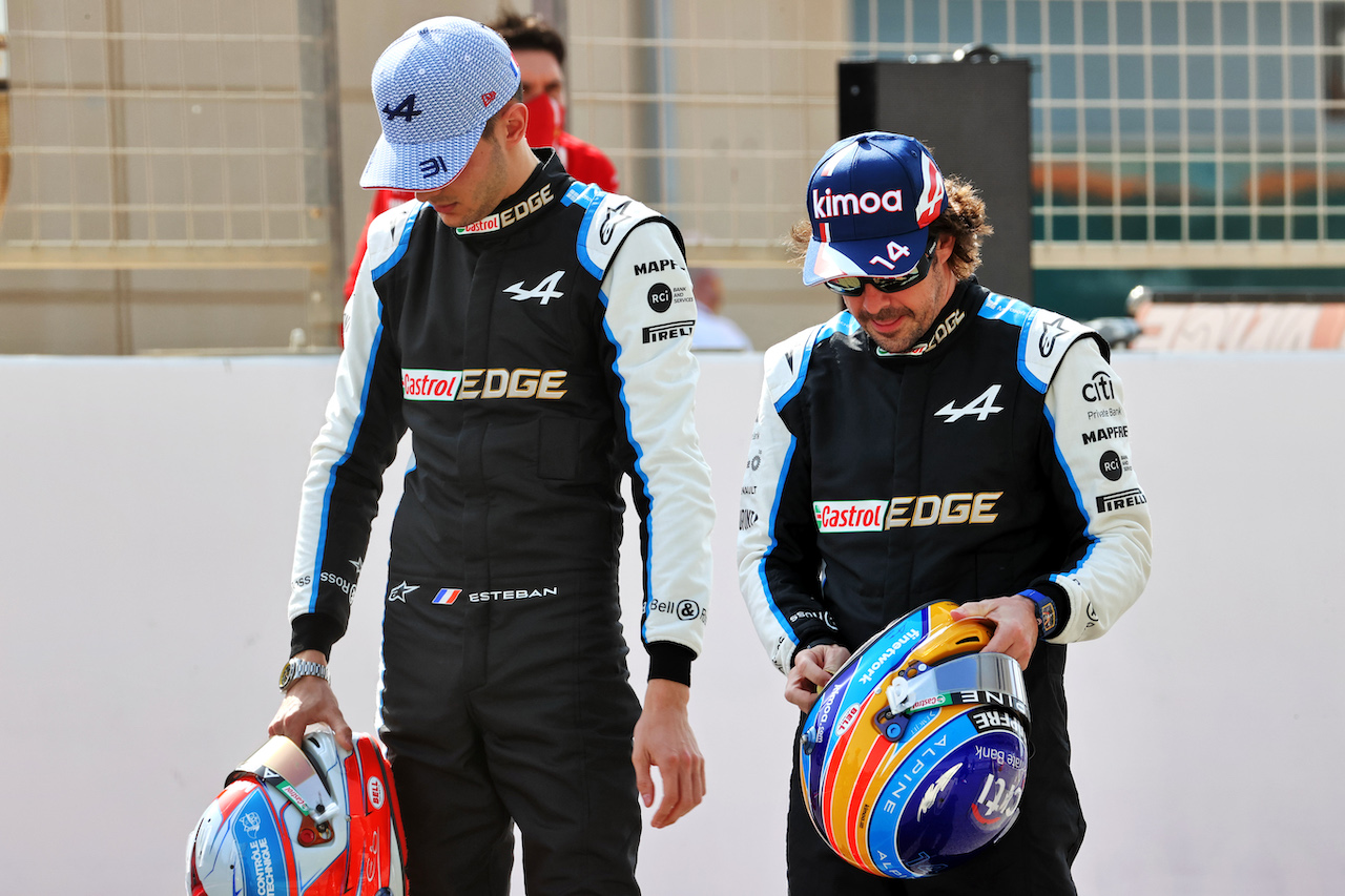 TEST BAHRAIN, (L to R): Esteban Ocon (FRA) Alpine F1 Team e Fernando Alonso (ESP) Alpine F1 Team.
12.03.2021. Formula 1 Testing, Sakhir, Bahrain, Day One.
- www.xpbimages.com, EMail: requests@xpbimages.com © Copyright: Batchelor / XPB Images