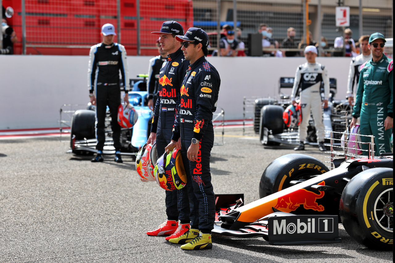 TEST BAHRAIN, (L to R): Max Verstappen (NLD) Red Bull Racing e Sergio Perez (MEX) Red Bull Racing RB16B.
12.03.2021. Formula 1 Testing, Sakhir, Bahrain, Day One.
- www.xpbimages.com, EMail: requests@xpbimages.com © Copyright: Batchelor / XPB Images