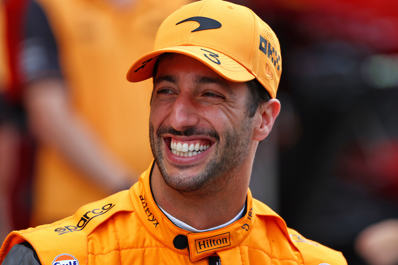 GP ABU DHABI, Daniel Ricciardo (AUS) McLaren at a team photograph.
20.11.2022. Formula 1 World Championship, Rd 22, Abu Dhabi Grand Prix, Yas Marina Circuit, Abu Dhabi, Gara Day.
 - www.xpbimages.com, EMail: requests@xpbimages.com © Copyright: Coates / XPB Images