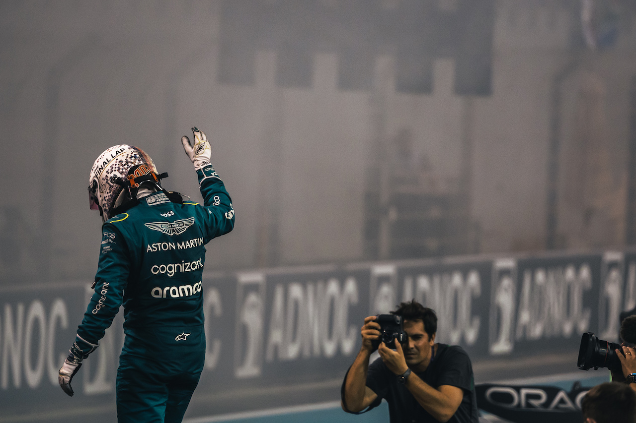 GP ABU DHABI, Sebastian Vettel (GER) Aston Martin F1 Team AMR22 at the end of the race.
20.11.2022. Formula 1 World Championship, Rd 22, Abu Dhabi Grand Prix, Yas Marina Circuit, Abu Dhabi, Gara Day.
- www.xpbimages.com, EMail: requests@xpbimages.com © Copyright: Bearne / XPB Images