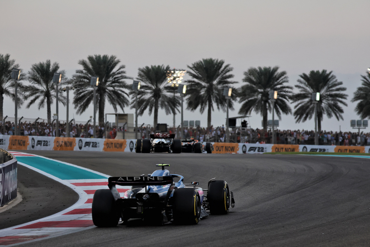 GP ABU DHABI, Esteban Ocon (FRA) Alpine F1 Team A522.
20.11.2022. Formula 1 World Championship, Rd 22, Abu Dhabi Grand Prix, Yas Marina Circuit, Abu Dhabi, Gara Day.
- www.xpbimages.com, EMail: requests@xpbimages.com © Copyright: Bearne / XPB Images