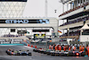 GP ABU DHABI, Nicholas Latifi (CDN) Williams Racing FW44 e Alexander Albon (THA) Williams Racing FW44 at the back of the grid for the formation lap.
20.11.2022. Formula 1 World Championship, Rd 22, Abu Dhabi Grand Prix, Yas Marina Circuit, Abu Dhabi, Gara Day.
- www.xpbimages.com, EMail: requests@xpbimages.com © Copyright: Charniaux / XPB Images