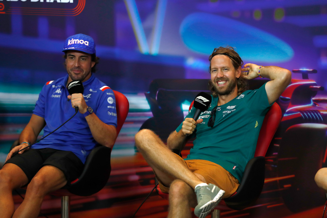GP ABU DHABI, (L to R): Fernando Alonso (ESP) Alpine F1 Team with Sebastian Vettel (GER) Aston Martin F1 Team in the FIA Press Conference.
17.11.2022. Formula 1 World Championship, Rd 22, Abu Dhabi Grand Prix, Yas Marina Circuit, Abu Dhabi, Preparation Day.
- www.xpbimages.com, EMail: requests@xpbimages.com © Copyright: XPB Images