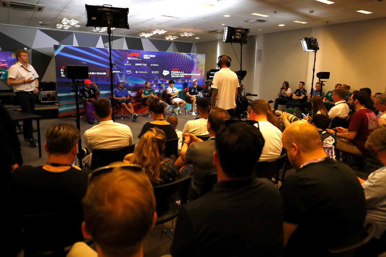 GP ABU DHABI, (L to R): Lewis Hamilton (GBR) Mercedes AMG F1; Fernando Alonso (ESP) Alpine F1 Team; Sebastian Vettel (GER) Aston Martin F1 Team; Yuki Tsunoda (JPN) AlphaTauri; Nicholas Latifi (CDN) Williams Racing, in the FIA Press Conference.
17.11.2022. Formula 1 World Championship, Rd 22, Abu Dhabi Grand Prix, Yas Marina Circuit, Abu Dhabi, Preparation Day.
- www.xpbimages.com, EMail: requests@xpbimages.com © Copyright: XPB Images