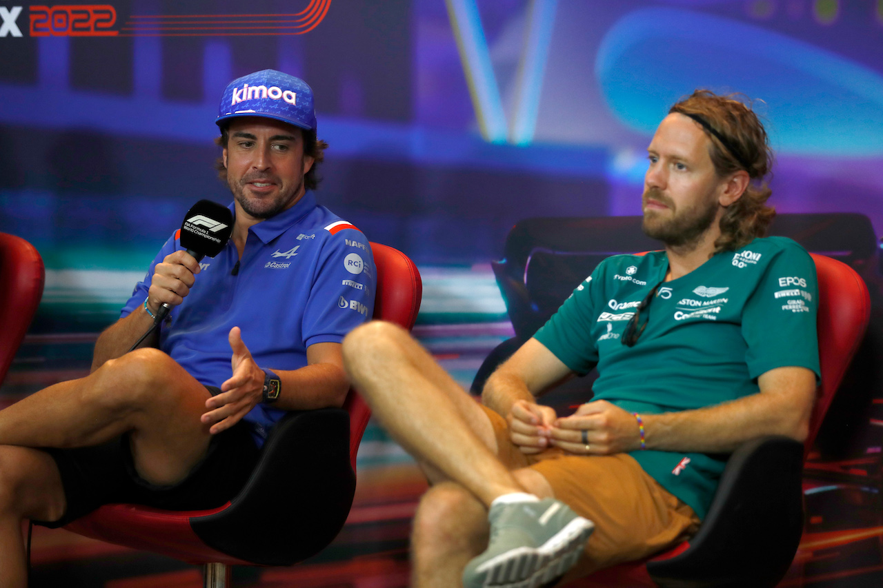 GP ABU DHABI, (L to R): Fernando Alonso (ESP) Alpine F1 Team with Sebastian Vettel (GER) Aston Martin F1 Team in the FIA Press Conference.
17.11.2022. Formula 1 World Championship, Rd 22, Abu Dhabi Grand Prix, Yas Marina Circuit, Abu Dhabi, Preparation Day.
- www.xpbimages.com, EMail: requests@xpbimages.com © Copyright: XPB Images