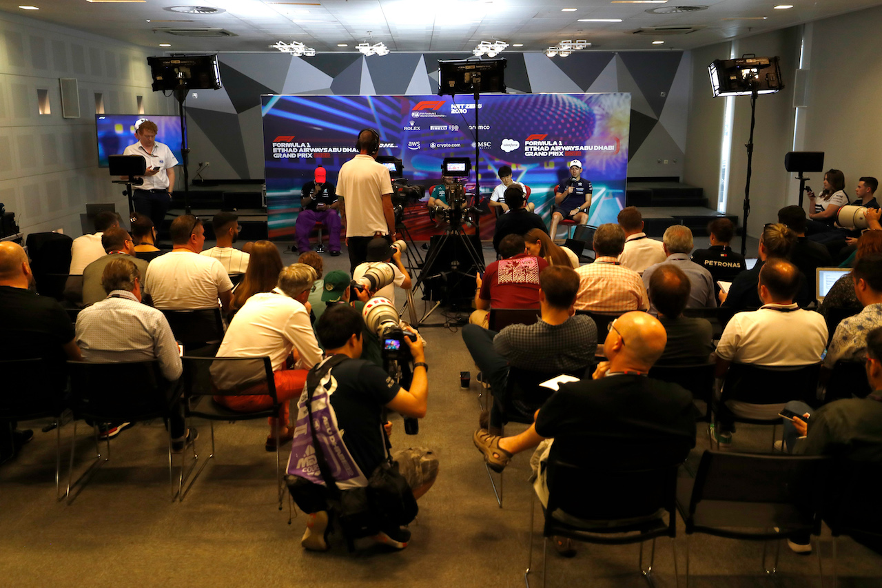 GP ABU DHABI, (L to R): Lewis Hamilton (GBR) Mercedes AMG F1; Fernando Alonso (ESP) Alpine F1 Team; Sebastian Vettel (GER) Aston Martin F1 Team; Yuki Tsunoda (JPN) AlphaTauri; Nicholas Latifi (CDN) Williams Racing, in the FIA Press Conference.
17.11.2022. Formula 1 World Championship, Rd 22, Abu Dhabi Grand Prix, Yas Marina Circuit, Abu Dhabi, Preparation Day.
- www.xpbimages.com, EMail: requests@xpbimages.com © Copyright: XPB Images