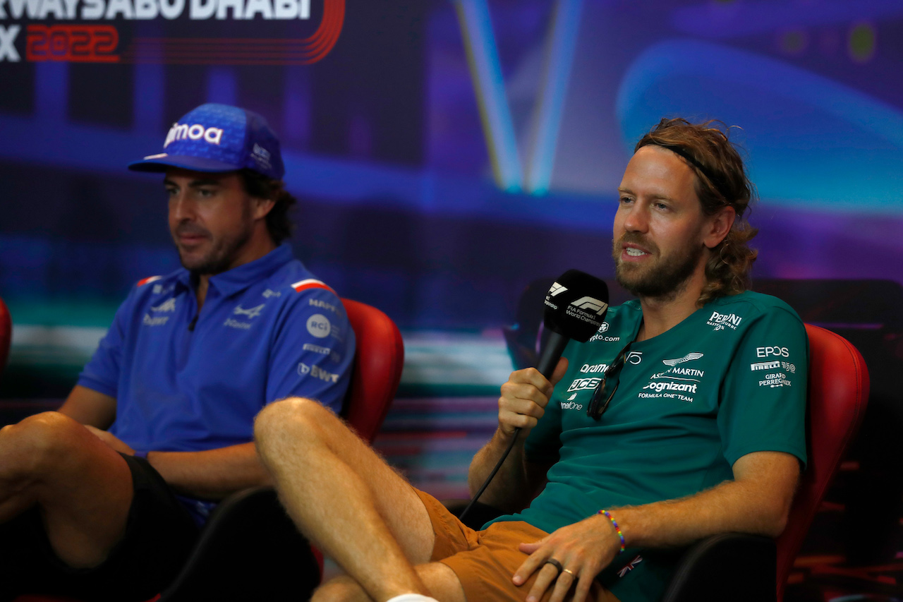 GP ABU DHABI, Sebastian Vettel (GER) Aston Martin F1 Team e Fernando Alonso (ESP) Alpine F1 Team in the FIA Press Conference.
17.11.2022. Formula 1 World Championship, Rd 22, Abu Dhabi Grand Prix, Yas Marina Circuit, Abu Dhabi, Preparation Day.
- www.xpbimages.com, EMail: requests@xpbimages.com © Copyright: XPB Images