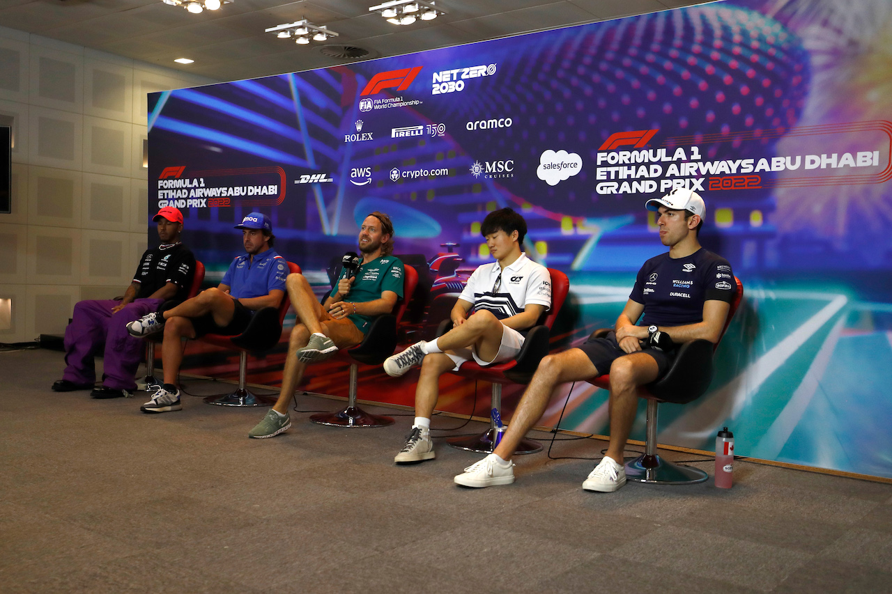 GP ABU DHABI, (L to R): Lewis Hamilton (GBR) Mercedes AMG F1; Fernando Alonso (ESP) Alpine F1 Team; Sebastian Vettel (GER) Aston Martin F1 Team; Yuki Tsunoda (JPN) AlphaTauri; Nicholas Latifi (CDN) Williams Racing, in the FIA Press Conference.
17.11.2022. Formula 1 World Championship, Rd 22, Abu Dhabi Grand Prix, Yas Marina Circuit, Abu Dhabi, Preparation Day.
- www.xpbimages.com, EMail: requests@xpbimages.com © Copyright: XPB Images