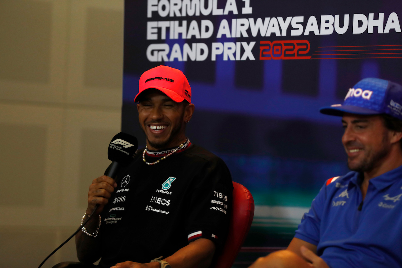 GP ABU DHABI, Lewis Hamilton (GBR) Mercedes AMG F1 e Fernando Alonso (ESP) Alpine F1 Team in the FIA Press Conference.
17.11.2022. Formula 1 World Championship, Rd 22, Abu Dhabi Grand Prix, Yas Marina Circuit, Abu Dhabi, Preparation Day.
- www.xpbimages.com, EMail: requests@xpbimages.com © Copyright: XPB Images