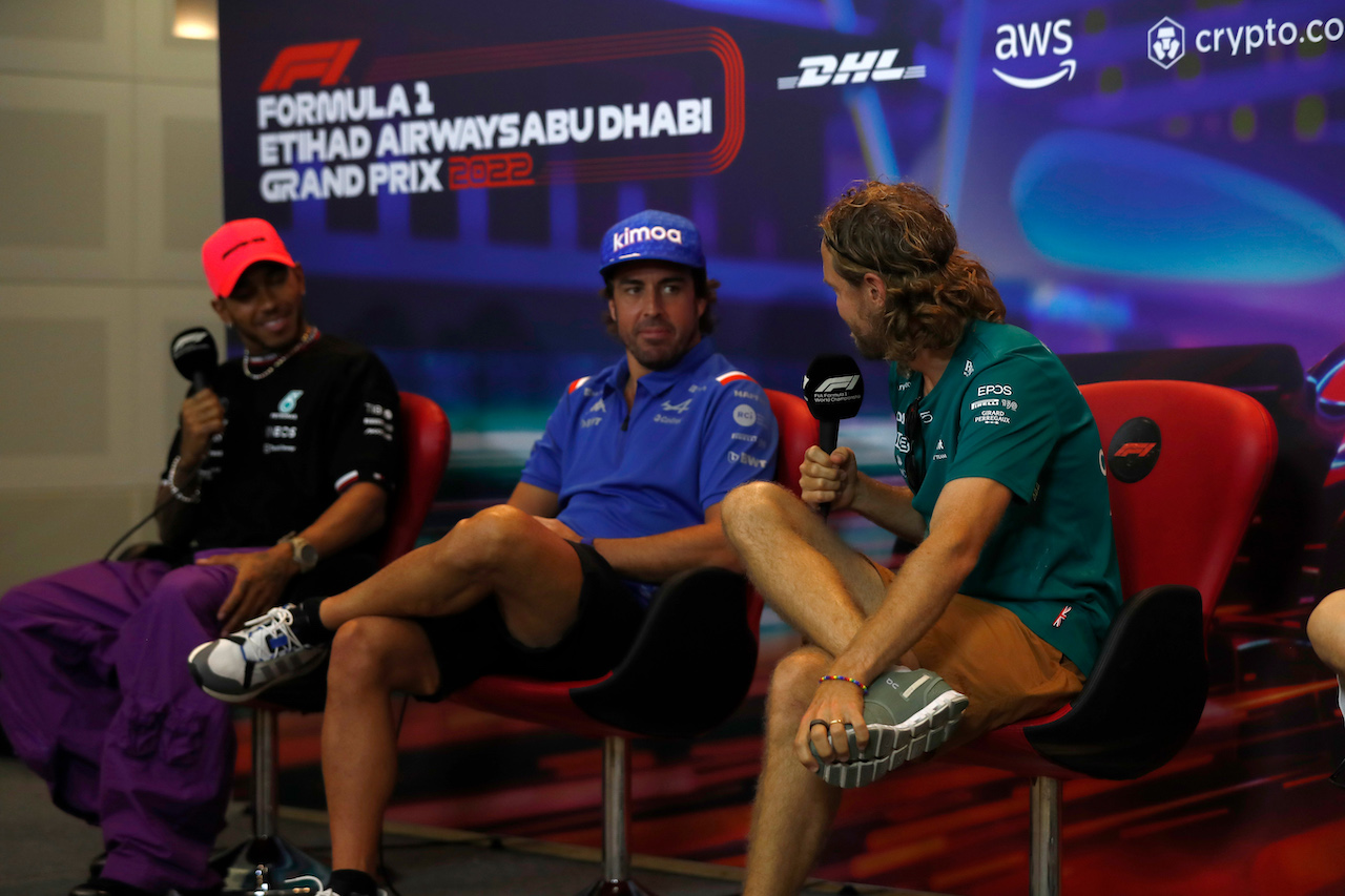 GP ABU DHABI, Sebastian Vettel (GER) Aston Martin F1 Team with Fernando Alonso (ESP) Alpine F1 Team e Lewis Hamilton (GBR) Mercedes AMG F1 in the FIA Press Conference.
17.11.2022. Formula 1 World Championship, Rd 22, Abu Dhabi Grand Prix, Yas Marina Circuit, Abu Dhabi, Preparation Day.
- www.xpbimages.com, EMail: requests@xpbimages.com © Copyright: XPB Images