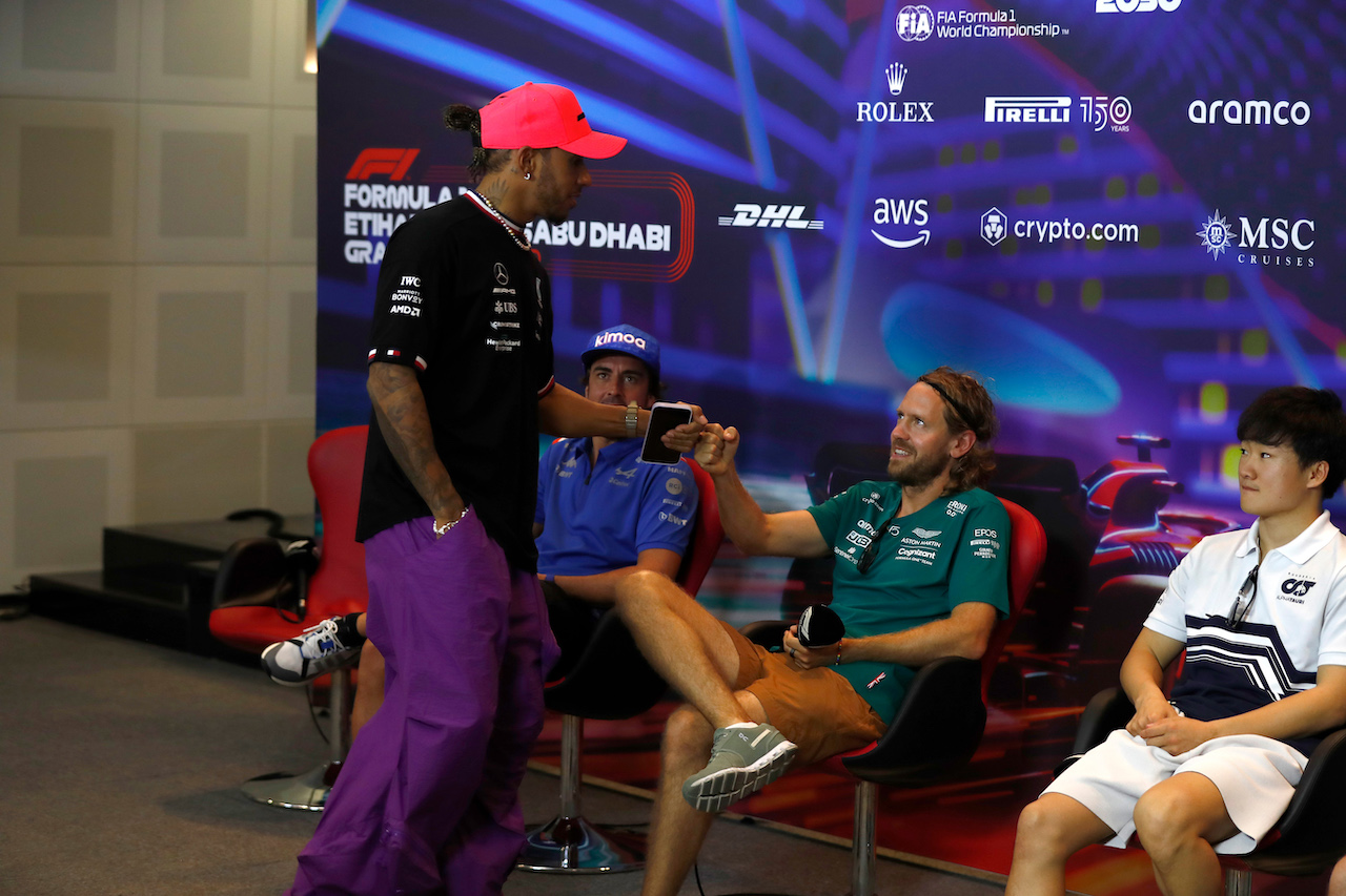 GP ABU DHABI, Lewis Hamilton (GBR) Mercedes AMG F1 with Sebastian Vettel (GER) Aston Martin F1 Team in the FIA Press Conference.
17.11.2022. Formula 1 World Championship, Rd 22, Abu Dhabi Grand Prix, Yas Marina Circuit, Abu Dhabi, Preparation Day.
- www.xpbimages.com, EMail: requests@xpbimages.com © Copyright: XPB Images