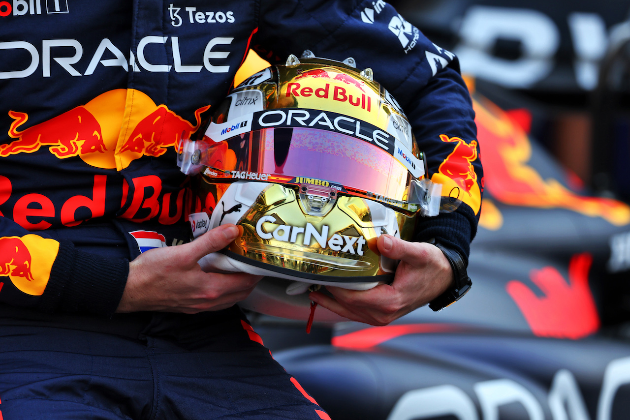 GP ABU DHABI, The helmet of Max Verstappen (NLD) Red Bull Racing.
17.11.2022. Formula 1 World Championship, Rd 22, Abu Dhabi Grand Prix, Yas Marina Circuit, Abu Dhabi, Preparation Day.
- www.xpbimages.com, EMail: requests@xpbimages.com © Copyright: Moy / XPB Images