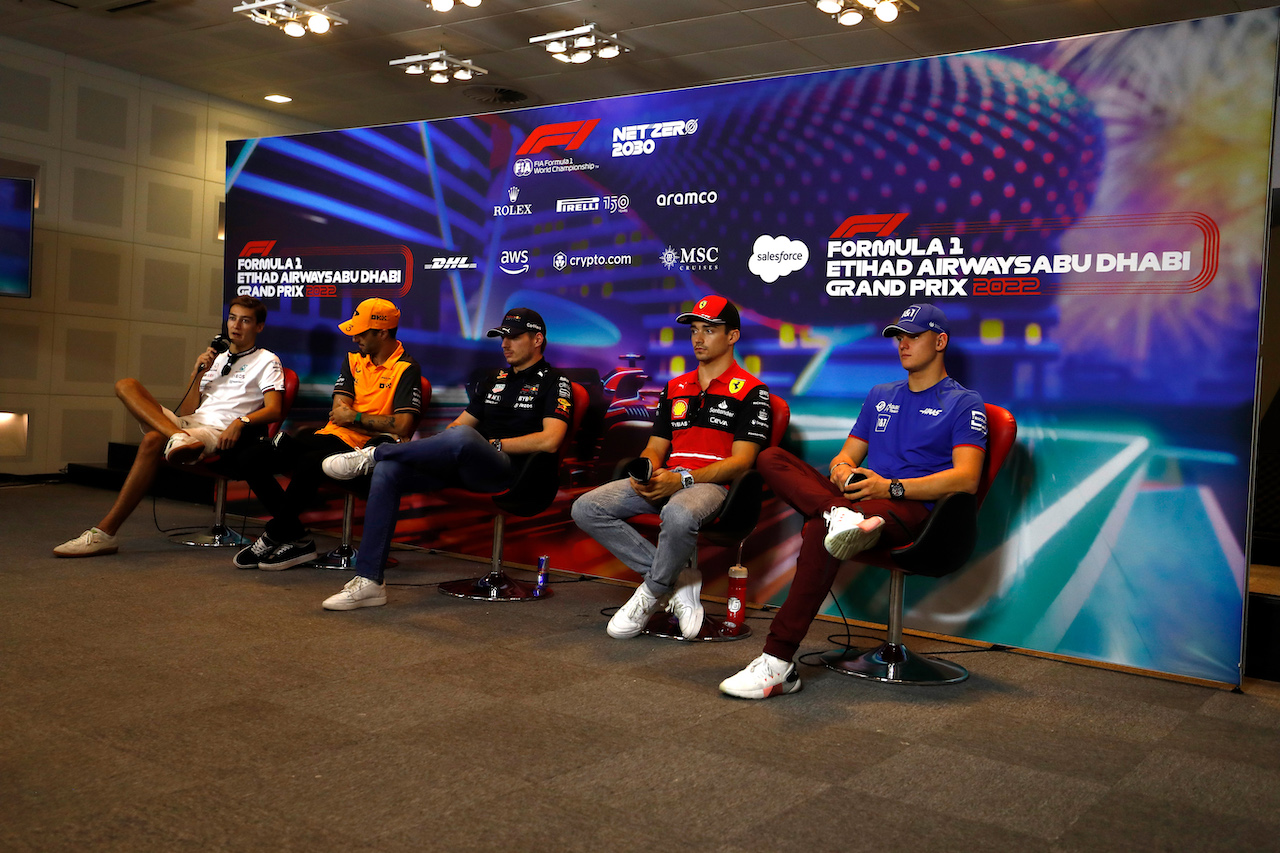GP ABU DHABI, (L to R): George Russell (GBR) Mercedes AMG F1; Daniel Ricciardo (AUS) McLaren; Max Verstappen (NLD) Red Bull Racing; Charles Leclerc (MON) Ferrari; e Mick Schumacher (GER) Haas F1 Team, in the FIA Press Conference.
17.11.2022. Formula 1 World Championship, Rd 22, Abu Dhabi Grand Prix, Yas Marina Circuit, Abu Dhabi, Preparation Day.
- www.xpbimages.com, EMail: requests@xpbimages.com © Copyright: XPB Images