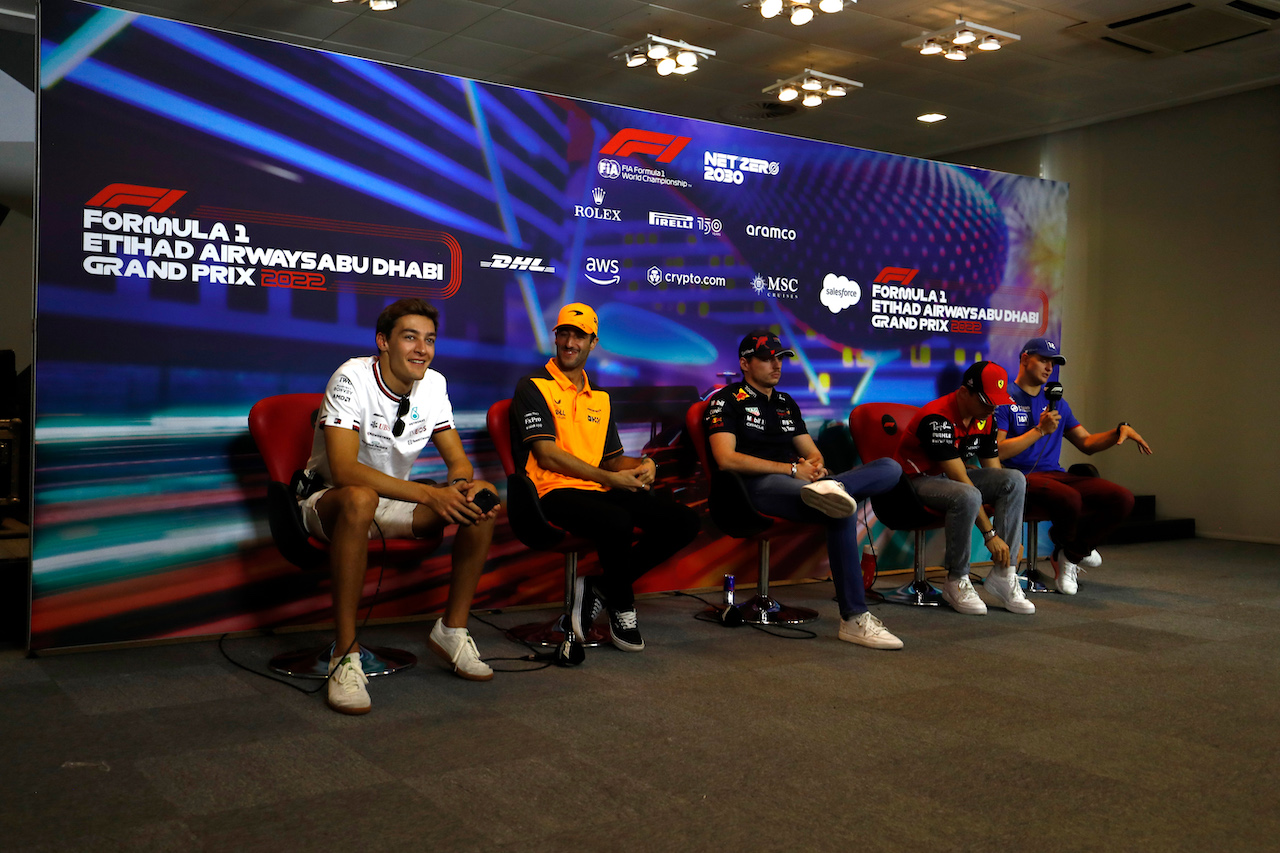 GP ABU DHABI, (L to R): George Russell (GBR) Mercedes AMG F1; Daniel Ricciardo (AUS) McLaren; Max Verstappen (NLD) Red Bull Racing; Charles Leclerc (MON) Ferrari; e Mick Schumacher (GER) Haas F1 Team, in the FIA Press Conference.
17.11.2022. Formula 1 World Championship, Rd 22, Abu Dhabi Grand Prix, Yas Marina Circuit, Abu Dhabi, Preparation Day.
- www.xpbimages.com, EMail: requests@xpbimages.com © Copyright: XPB Images