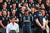 GP ABU DHABI, Toto Wolff (GER) Mercedes AMG F1 Shareholder e Executive Director e Lewis Hamilton (GBR) Mercedes AMG F1 at a team photograph.
17.11.2022. Formula 1 World Championship, Rd 22, Abu Dhabi Grand Prix, Yas Marina Circuit, Abu Dhabi, Preparation Day.
 - www.xpbimages.com, EMail: requests@xpbimages.com © Copyright: Coates / XPB Images