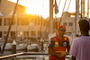 GP ABU DHABI, Carlos Sainz Jr (ESP) Ferrari with Lawrence Barretto (GBR) Formula 1 Senior Writer Editor.
17.11.2022. Formula 1 World Championship, Rd 22, Abu Dhabi Grand Prix, Yas Marina Circuit, Abu Dhabi, Preparation Day.
- www.xpbimages.com, EMail: requests@xpbimages.com © Copyright: Bearne / XPB Images