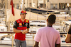 GP ABU DHABI, Charles Leclerc (MON) Ferrari with Lawrence Barretto (GBR) Formula 1 Senior Writer Editor.
17.11.2022. Formula 1 World Championship, Rd 22, Abu Dhabi Grand Prix, Yas Marina Circuit, Abu Dhabi, Preparation Day.
- www.xpbimages.com, EMail: requests@xpbimages.com © Copyright: Bearne / XPB Images