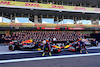 GP ABU DHABI, (L to R): Sergio Perez (MEX) Red Bull Racing e Max Verstappen (NLD) Red Bull Racing at a team photograph.
17.11.2022. Formula 1 World Championship, Rd 22, Abu Dhabi Grand Prix, Yas Marina Circuit, Abu Dhabi, Preparation Day.
- www.xpbimages.com, EMail: requests@xpbimages.com © Copyright: Moy / XPB Images