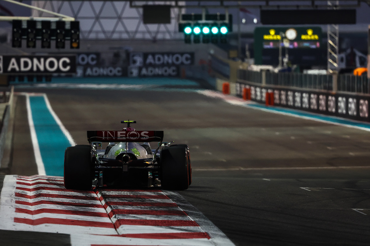 GP ABU DHABI, Lewis Hamilton (GBR), Mercedes AMG F1  
19.11.2022. Formula 1 World Championship, Rd 22, Abu Dhabi Grand Prix, Yas Marina Circuit, Abu Dhabi, Qualifiche Day.
- www.xpbimages.com, EMail: requests@xpbimages.com © Copyright: Charniaux / XPB Images