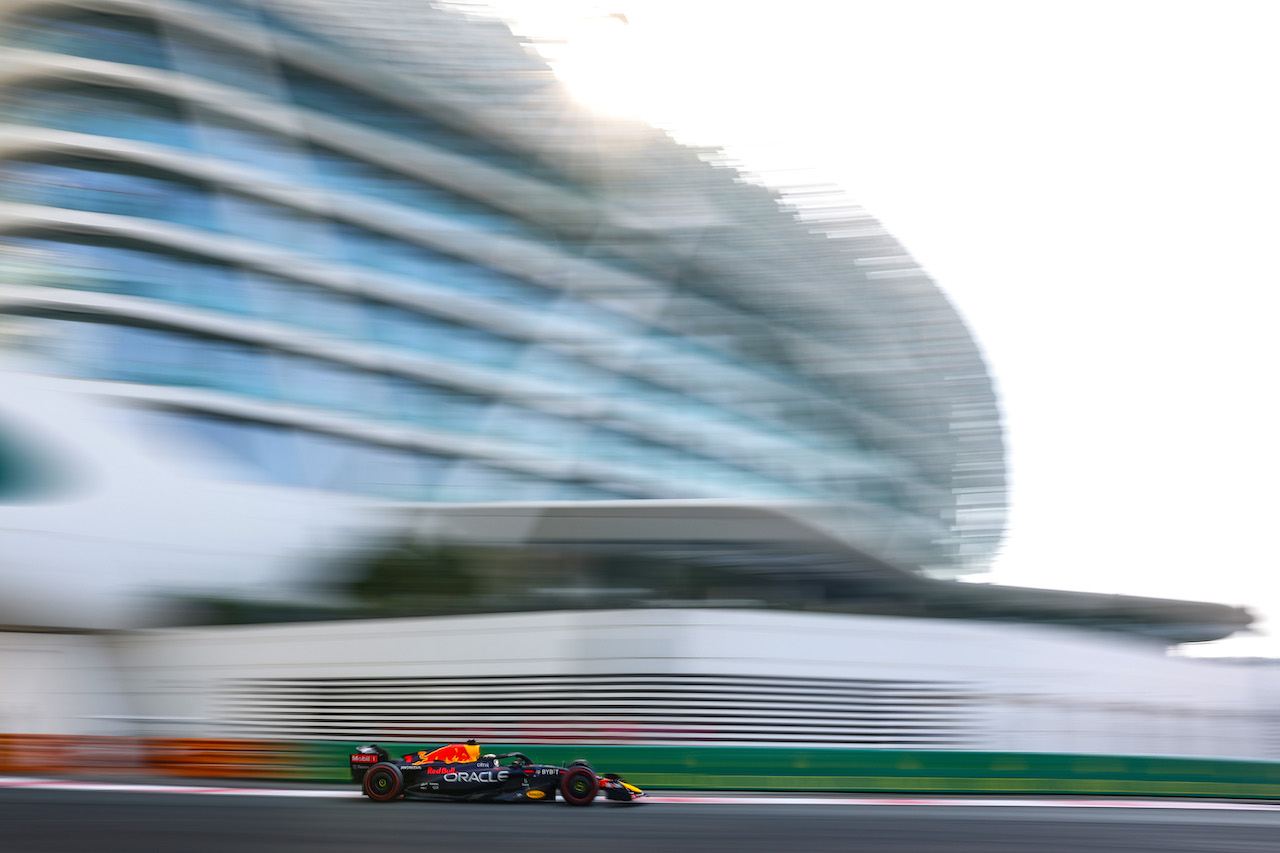 GP ABU DHABI, Max Verstappen (NLD), Red Bull Racing 
19.11.2022. Formula 1 World Championship, Rd 22, Abu Dhabi Grand Prix, Yas Marina Circuit, Abu Dhabi, Qualifiche Day.
- www.xpbimages.com, EMail: requests@xpbimages.com ¬© Copyright: Charniaux / XPB Images