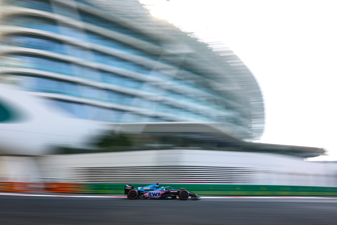 GP ABU DHABI, Fernando Alonso (ESP), Alpine F1 Team 
19.11.2022. Formula 1 World Championship, Rd 22, Abu Dhabi Grand Prix, Yas Marina Circuit, Abu Dhabi, Qualifiche Day.
- www.xpbimages.com, EMail: requests@xpbimages.com © Copyright: Charniaux / XPB Images