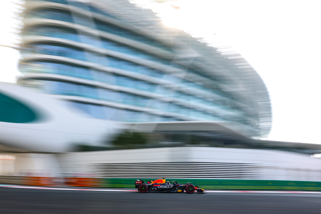 GP ABU DHABI, Max Verstappen (NLD), Red Bull Racing 
19.11.2022. Formula 1 World Championship, Rd 22, Abu Dhabi Grand Prix, Yas Marina Circuit, Abu Dhabi, Qualifiche Day.
- www.xpbimages.com, EMail: requests@xpbimages.com ¬© Copyright: Charniaux / XPB Images
