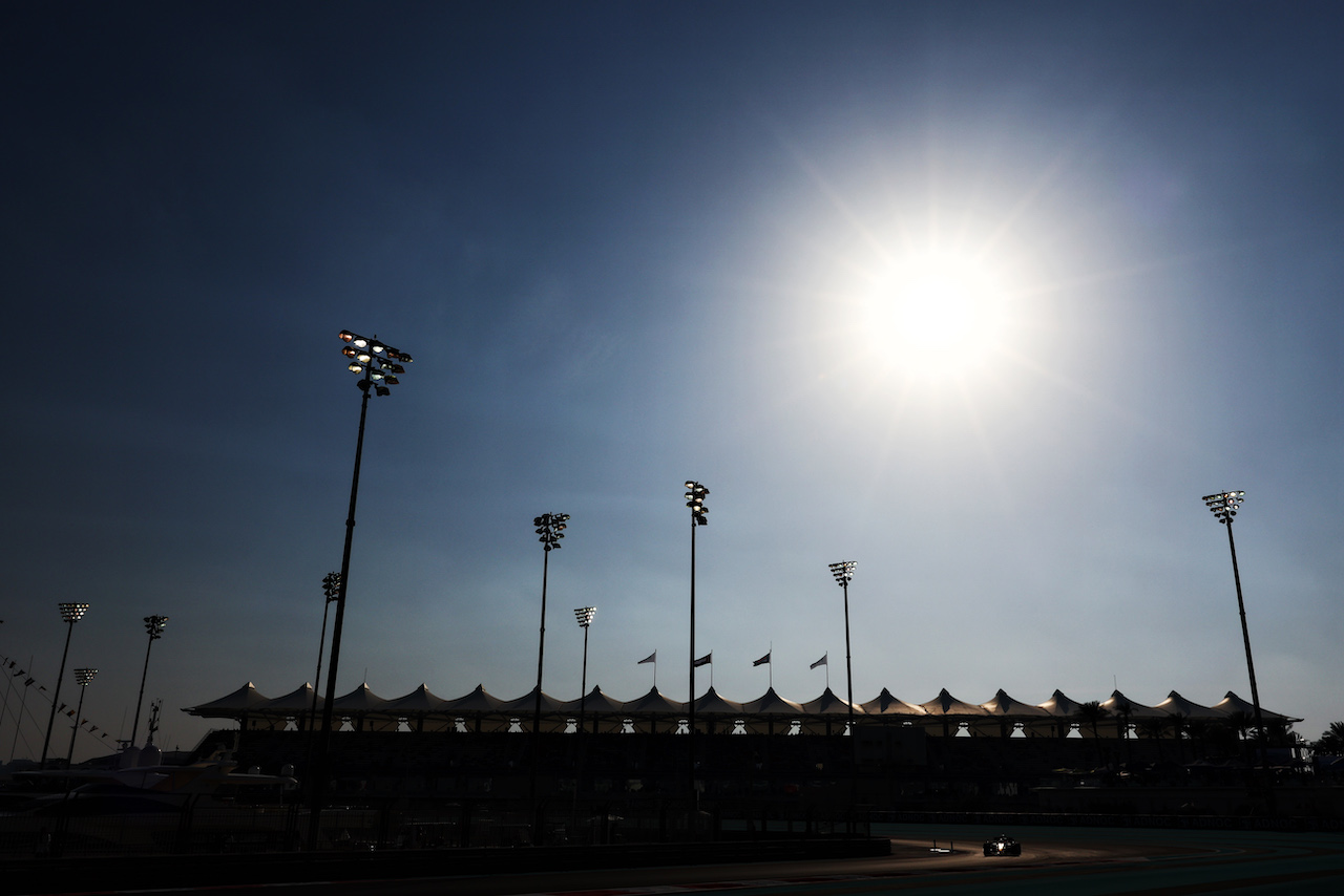 GP ABU DHABI, Max Verstappen (NLD) Red Bull Racing RB18.
19.11.2022. Formula 1 World Championship, Rd 22, Abu Dhabi Grand Prix, Yas Marina Circuit, Abu Dhabi, Qualifiche Day.
- www.xpbimages.com, EMail: requests@xpbimages.com © Copyright: Moy / XPB Images