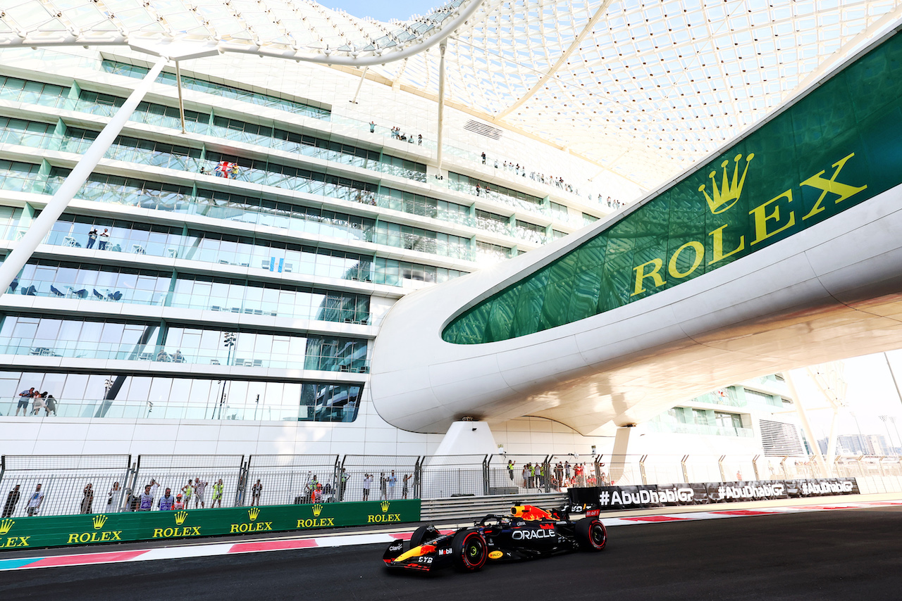 GP ABU DHABI, Max Verstappen (NLD) Red Bull Racing RB18.
19.11.2022. Formula 1 World Championship, Rd 22, Abu Dhabi Grand Prix, Yas Marina Circuit, Abu Dhabi, Qualifiche Day.
- www.xpbimages.com, EMail: requests@xpbimages.com © Copyright: Moy / XPB Images