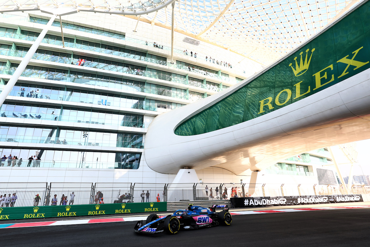 GP ABU DHABI, Esteban Ocon (FRA) Alpine F1 Team A522.
19.11.2022. Formula 1 World Championship, Rd 22, Abu Dhabi Grand Prix, Yas Marina Circuit, Abu Dhabi, Qualifiche Day.
- www.xpbimages.com, EMail: requests@xpbimages.com © Copyright: Moy / XPB Images
