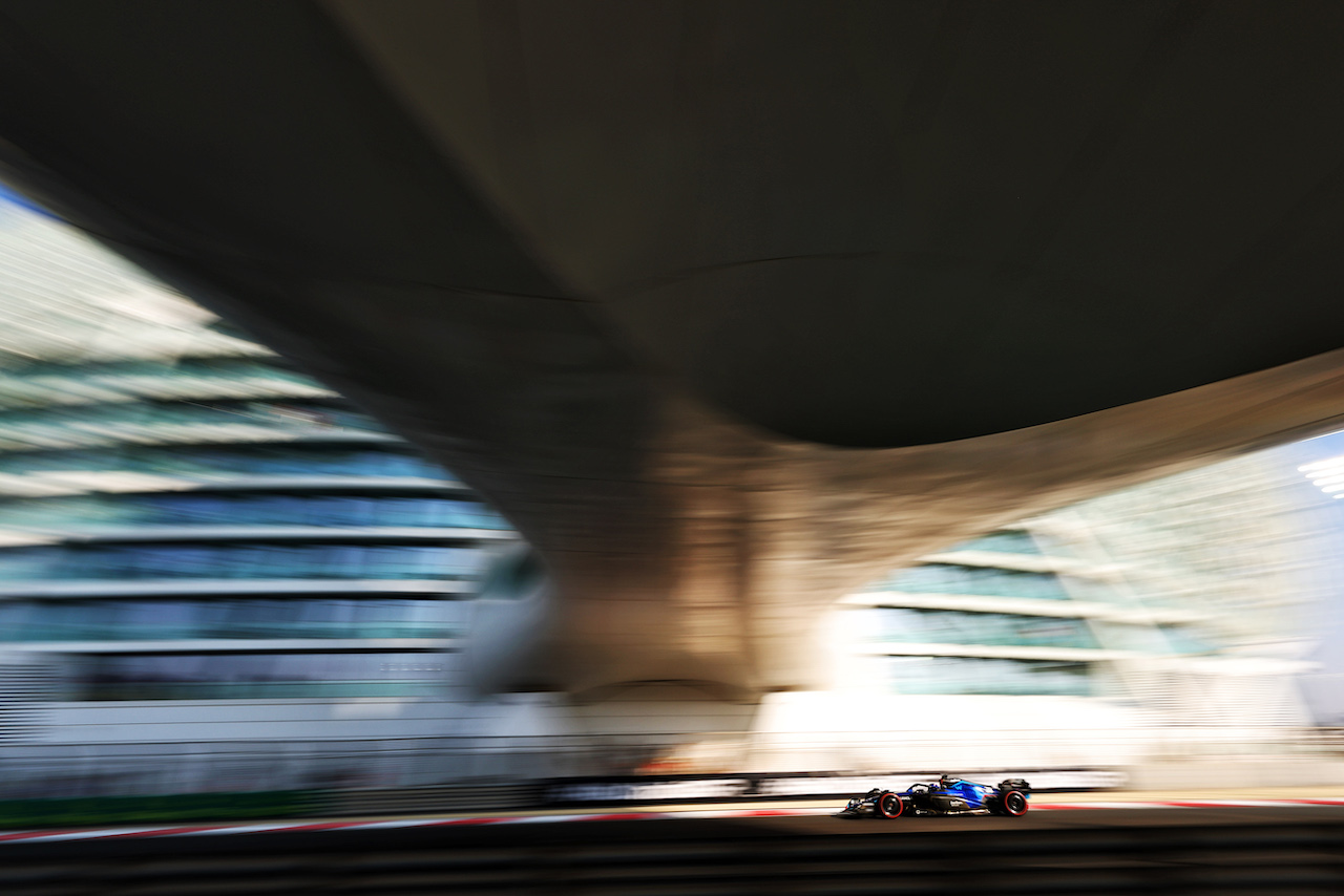 GP ABU DHABI, Nicholas Latifi (CDN) Williams Racing FW44.
19.11.2022. Formula 1 World Championship, Rd 22, Abu Dhabi Grand Prix, Yas Marina Circuit, Abu Dhabi, Qualifiche Day.
- www.xpbimages.com, EMail: requests@xpbimages.com © Copyright: Moy / XPB Images