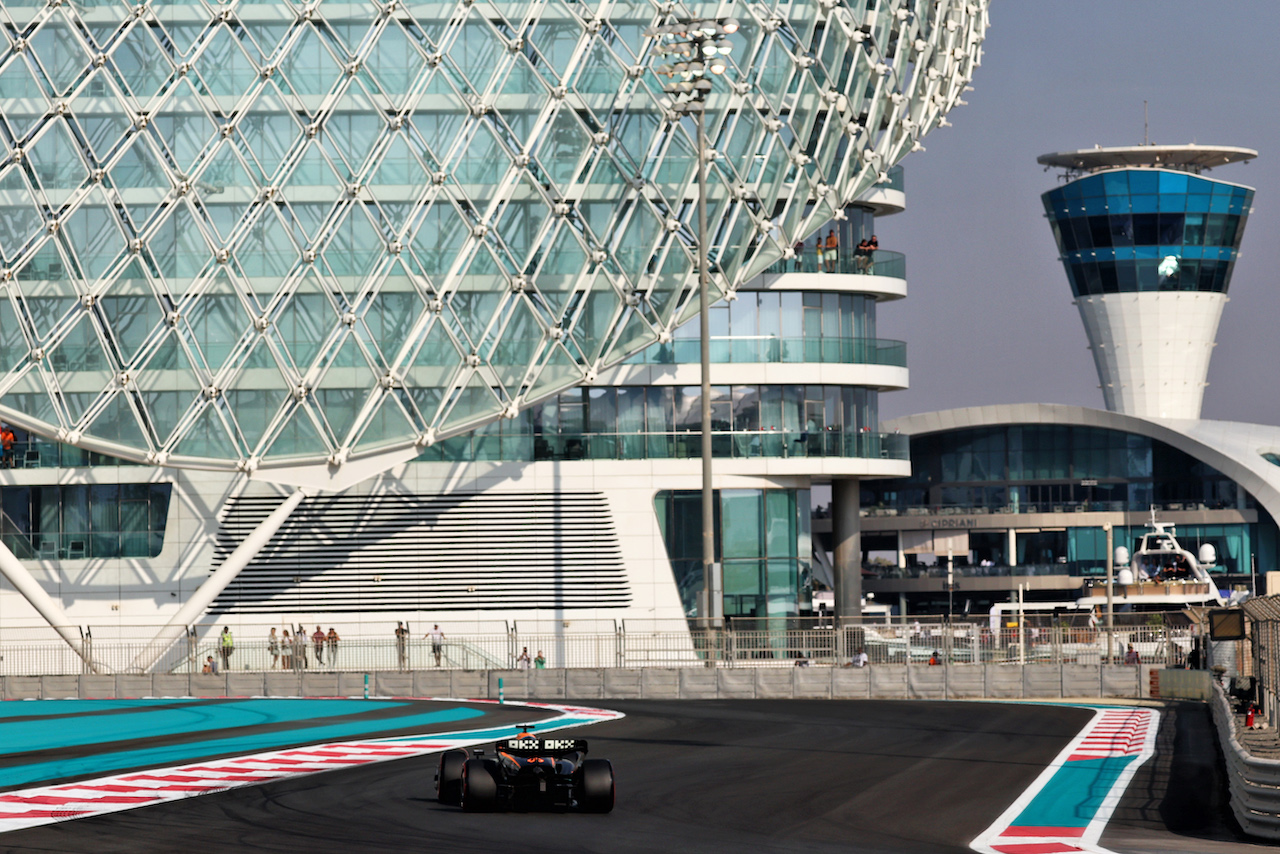 GP ABU DHABI, Daniel Ricciardo (AUS) McLaren MCL36.
19.11.2022. Formula 1 World Championship, Rd 22, Abu Dhabi Grand Prix, Yas Marina Circuit, Abu Dhabi, Qualifiche Day.
- www.xpbimages.com, EMail: requests@xpbimages.com © Copyright: Moy / XPB Images