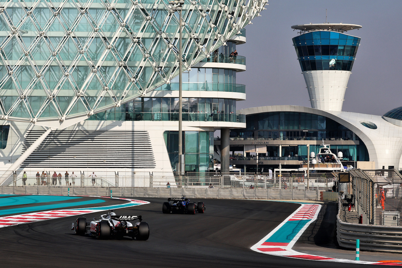 GP ABU DHABI, Kevin Magnussen (DEN) Haas VF-22.
19.11.2022. Formula 1 World Championship, Rd 22, Abu Dhabi Grand Prix, Yas Marina Circuit, Abu Dhabi, Qualifiche Day.
- www.xpbimages.com, EMail: requests@xpbimages.com © Copyright: Moy / XPB Images