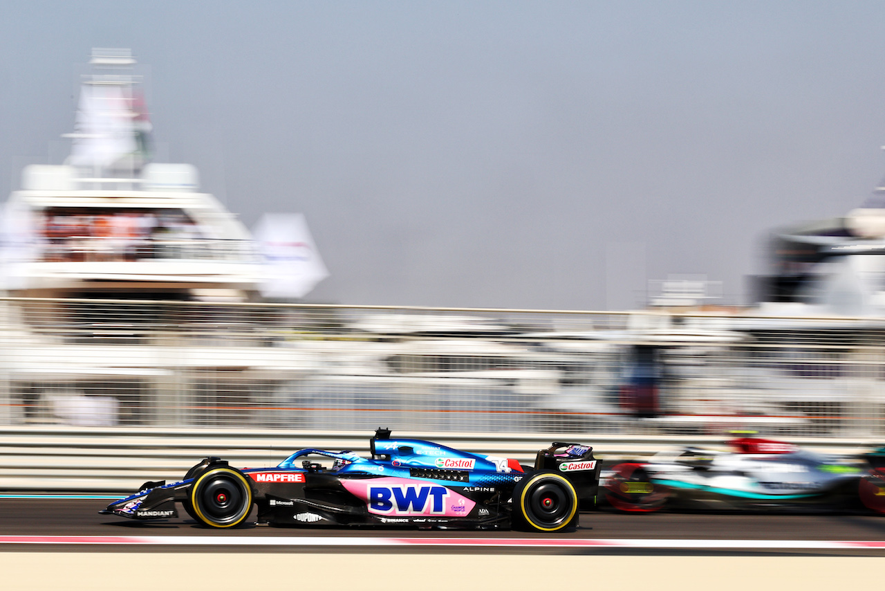 GP ABU DHABI, Fernando Alonso (ESP) Alpine F1 Team A522.
19.11.2022. Formula 1 World Championship, Rd 22, Abu Dhabi Grand Prix, Yas Marina Circuit, Abu Dhabi, Qualifiche Day.
- www.xpbimages.com, EMail: requests@xpbimages.com © Copyright: Moy / XPB Images