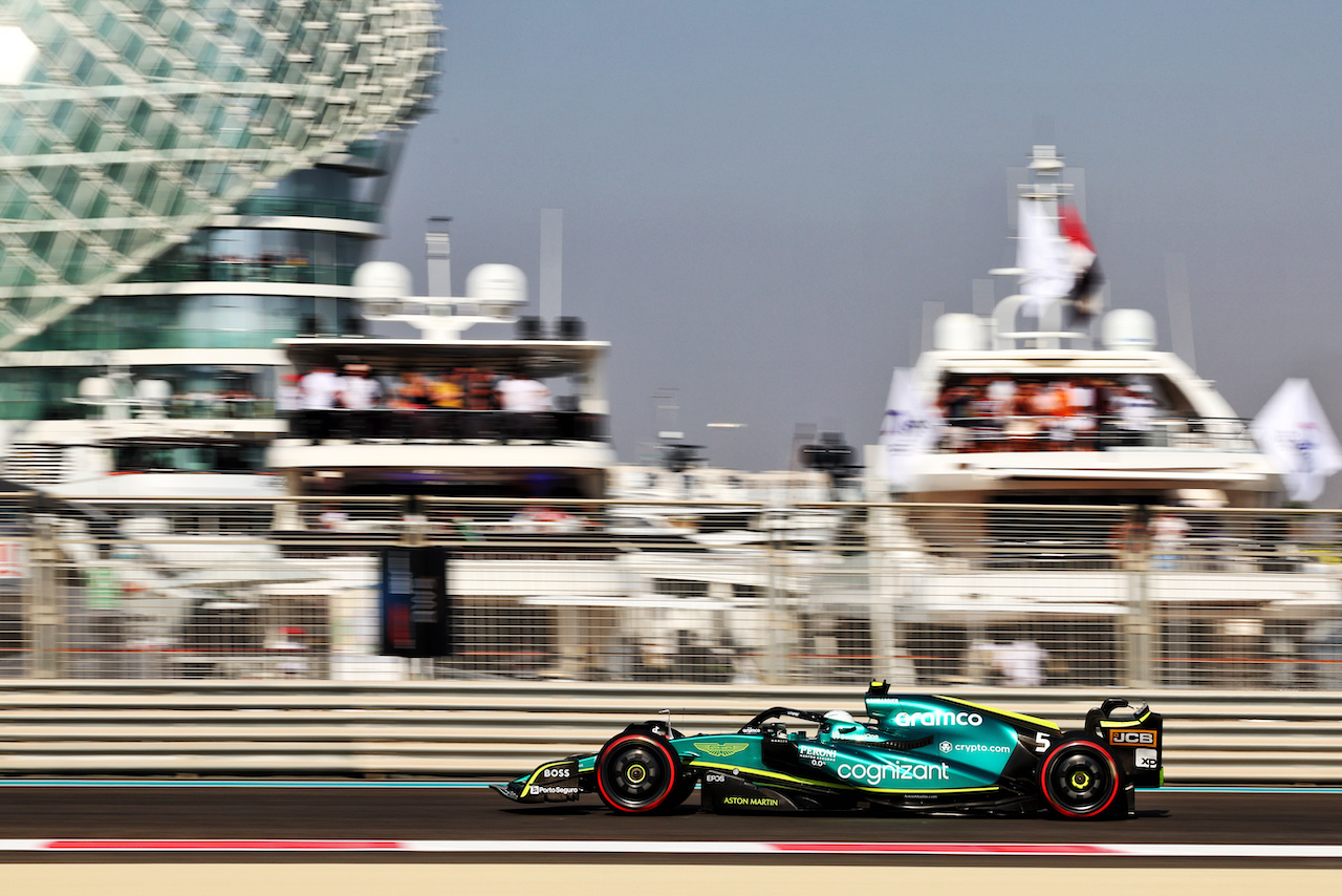 GP ABU DHABI, Sebastian Vettel (GER) Aston Martin F1 Team AMR22.
19.11.2022. Formula 1 World Championship, Rd 22, Abu Dhabi Grand Prix, Yas Marina Circuit, Abu Dhabi, Qualifiche Day.
- www.xpbimages.com, EMail: requests@xpbimages.com © Copyright: Moy / XPB Images