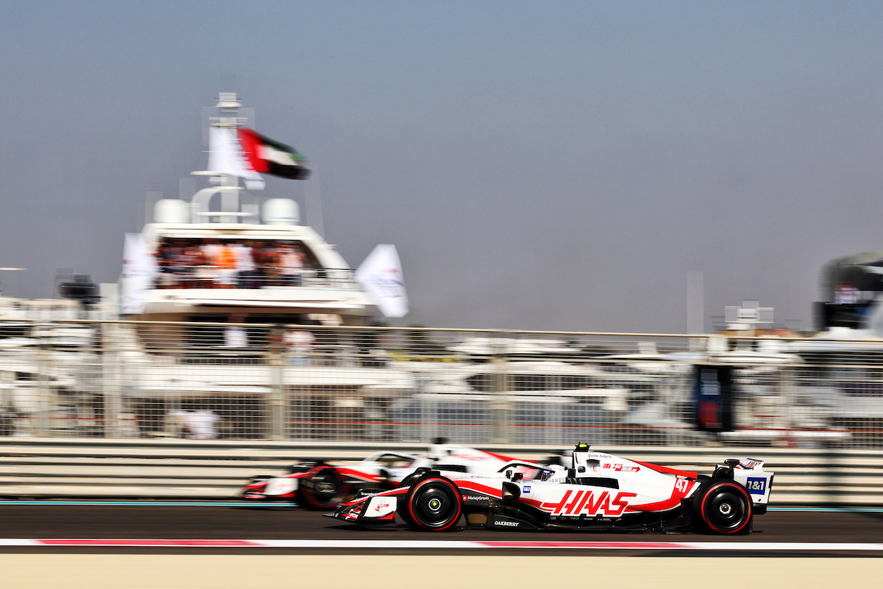 GP ABU DHABI, Mick Schumacher (GER) Haas VF-22.
19.11.2022. Formula 1 World Championship, Rd 22, Abu Dhabi Grand Prix, Yas Marina Circuit, Abu Dhabi, Qualifiche Day.
- www.xpbimages.com, EMail: requests@xpbimages.com © Copyright: Moy / XPB Images