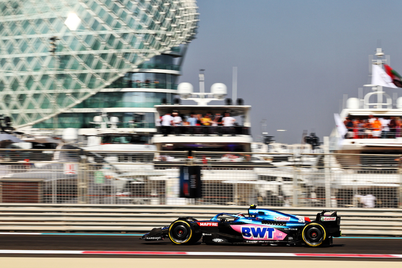 GP ABU DHABI, Esteban Ocon (FRA) Alpine F1 Team A522.
19.11.2022. Formula 1 World Championship, Rd 22, Abu Dhabi Grand Prix, Yas Marina Circuit, Abu Dhabi, Qualifiche Day.
- www.xpbimages.com, EMail: requests@xpbimages.com © Copyright: Moy / XPB Images