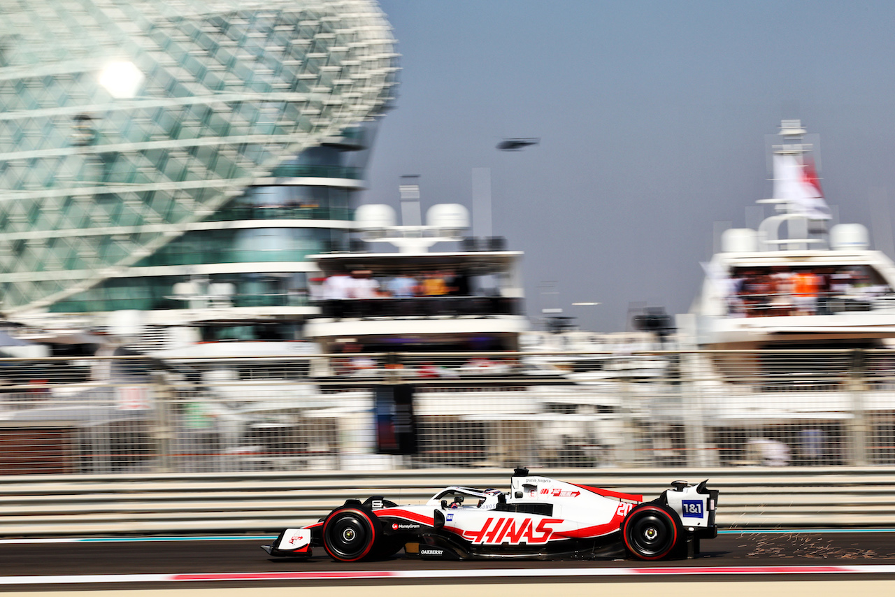 GP ABU DHABI, Kevin Magnussen (DEN) Haas VF-22.
19.11.2022. Formula 1 World Championship, Rd 22, Abu Dhabi Grand Prix, Yas Marina Circuit, Abu Dhabi, Qualifiche Day.
- www.xpbimages.com, EMail: requests@xpbimages.com © Copyright: Moy / XPB Images